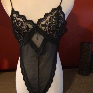 Black lace body Shaper by Fredericks 🖤🖤